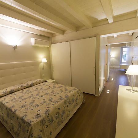 La Casa Del Porto Apartment โลเวเร ภายนอก รูปภาพ